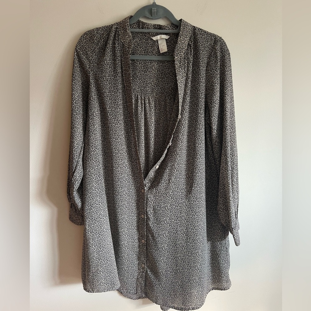 H&M | Long sleeve pattern button up dress